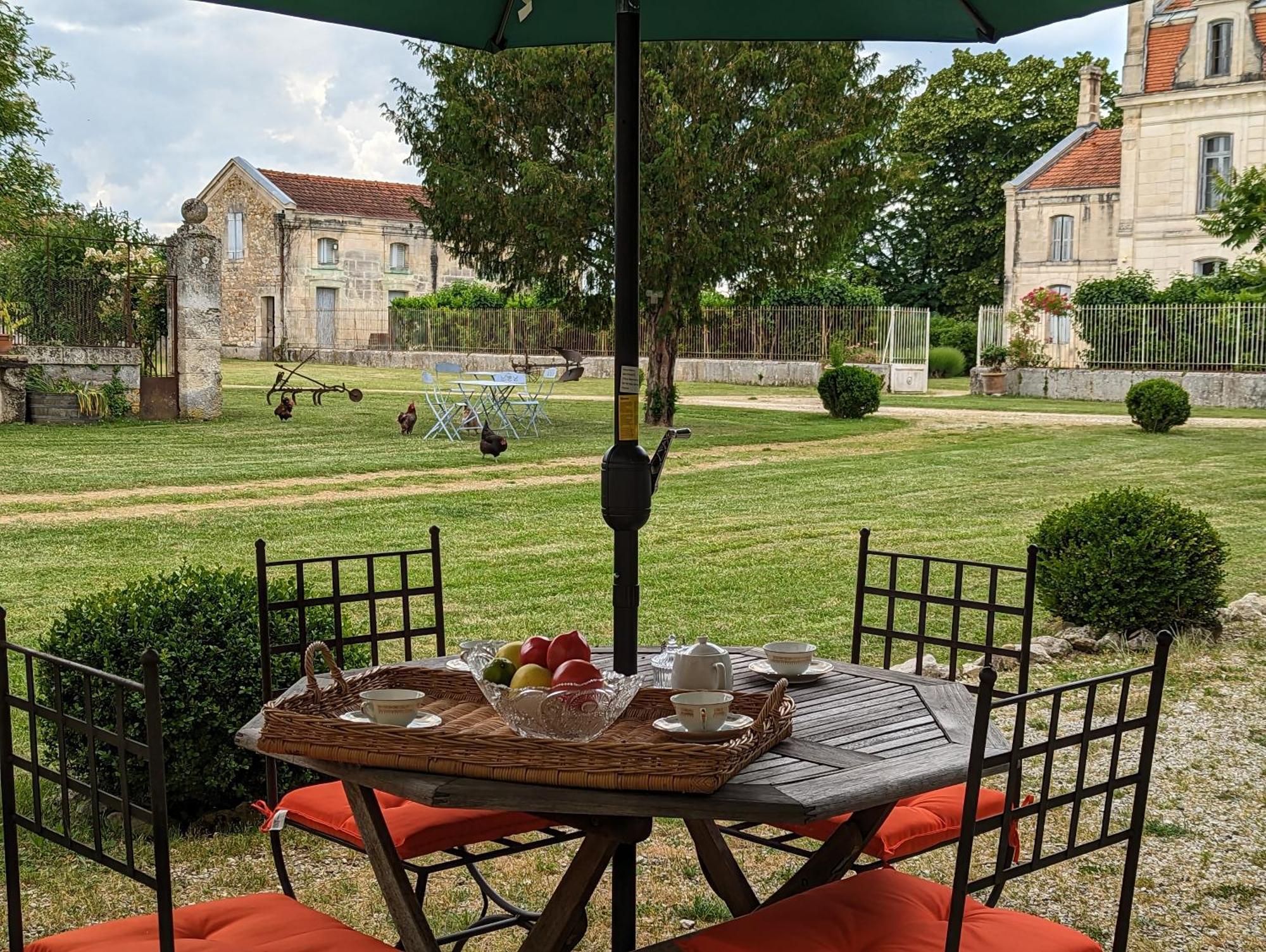 Bed and Breakfast Domaine Du Faure Chadurie Habitación foto